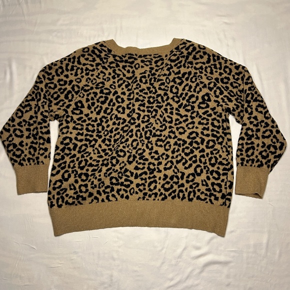 Old Navy Knit Sweater Women’s XL Brown Leopard Animal Print V-Neck Casual - Picture 2 of 8
